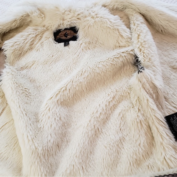 Cheyenne Collection Faux Fur and Suede Vest - Picture 15 of 15